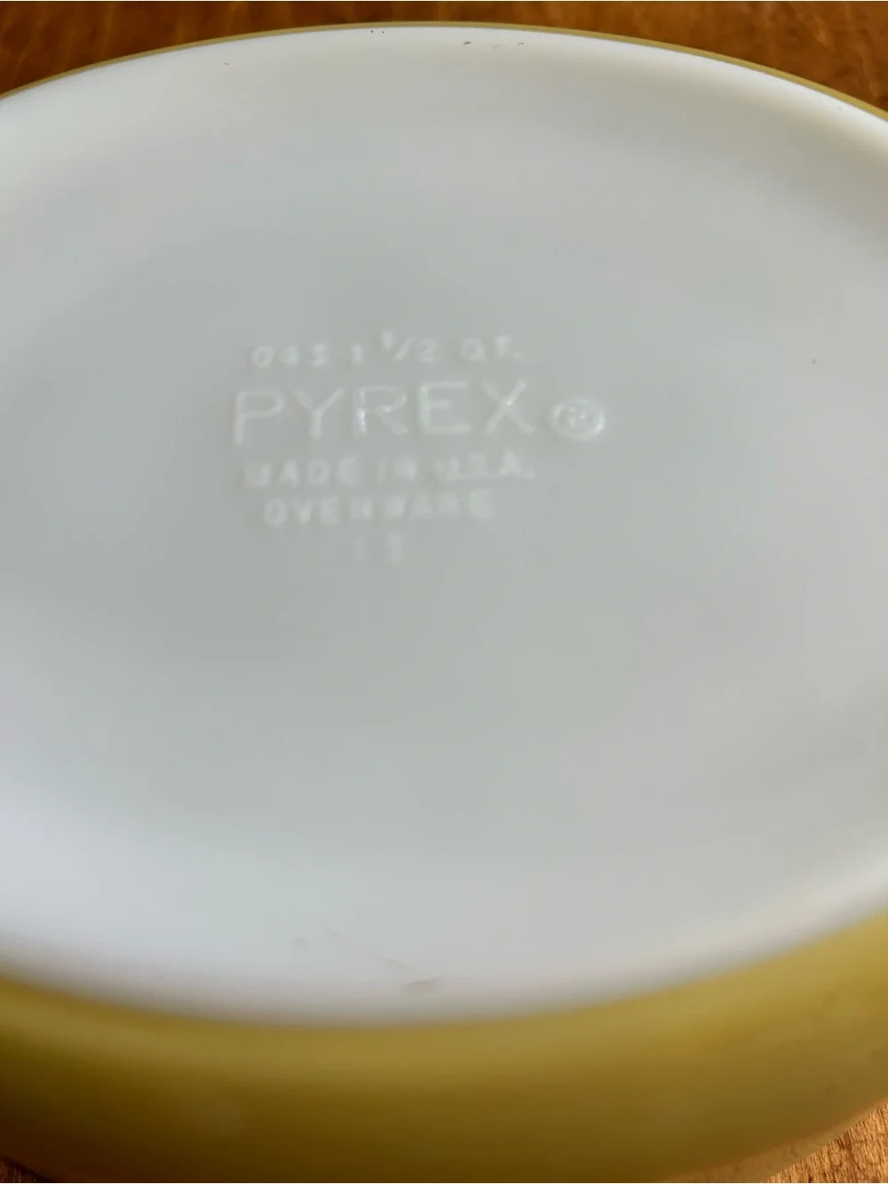 Pyrex 043 Golden Garland Casserole Dish